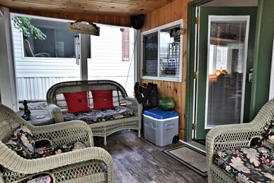 front screened setting area