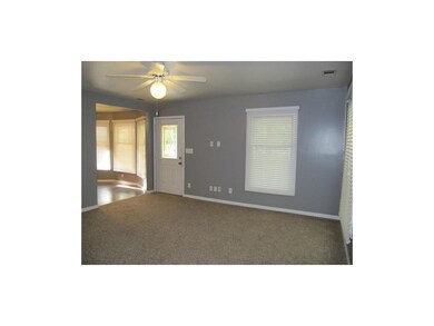LARGE LIVING ROOM