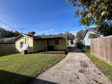 4818 Cetti St, Houston, TX 77009 - photo 6