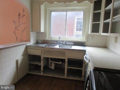 942 Upland Ave, Reading, PA 19607 - photo 3