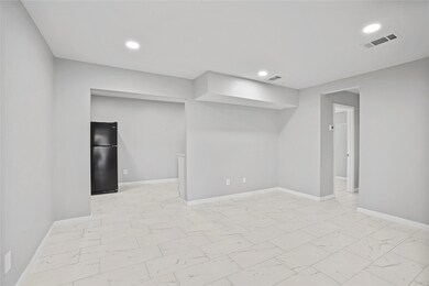 1803 Oak St unit 9, La Marque, TX 77568 - photo 5