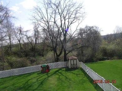 713 Bach Ct, Freemansburg, PA 18017 - photo 2