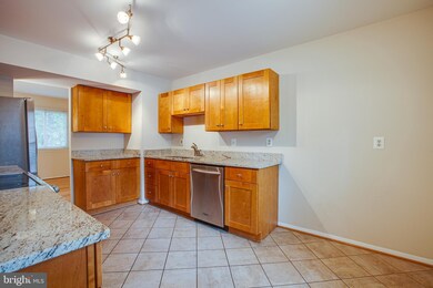 9616 Lindenbrook St, Fairfax, VA 22031 - photo 6