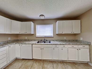 6002 Raza Rd, Pearland, TX 77584 - photo 4
