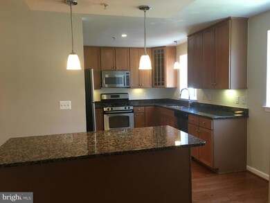 4061 S Four Mile Run Dr unit 401, Arlington, VA 22204 - photo 5