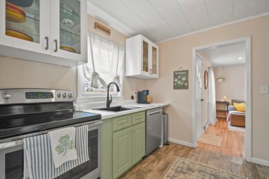 39 Moss Ave, Holyoke, MA 01040 - photo 7