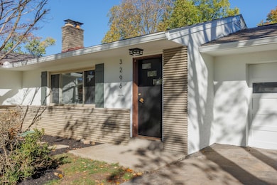 3296 Leighton Rd, Columbus, OH 43221 - photo 3