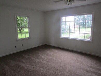 Large Great Room w/Picture Window and new Carpet