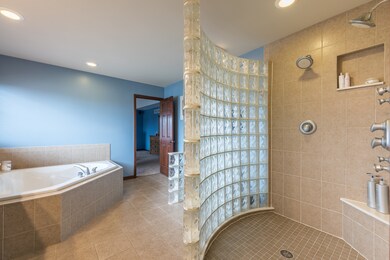 131 Pineridge Dr S unit 2, Oswego, IL 60543 - photo 5