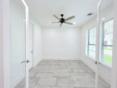 2122 Blalock Rd unit C, Houston, TX 77080 - photo 4