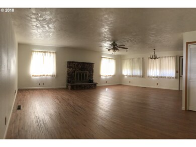 Living Room/Dining Room