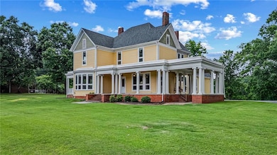 A beautiful 5 bed/3.5 bath home