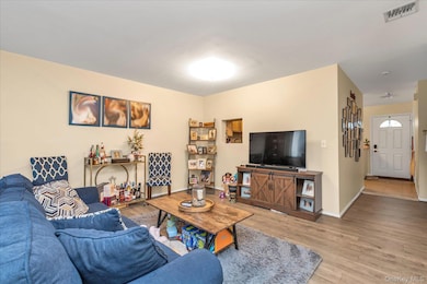 1027 Jerusalem Ave unit 121, Uniondale, NY 11553 - photo 2