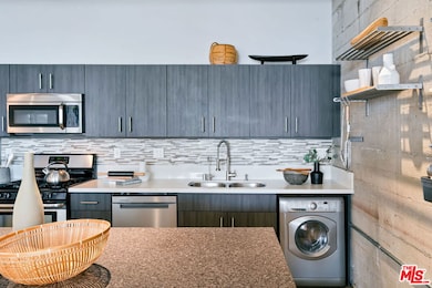 Beacon Lofts unit 310, Los Angeles, CA 90013 - photo 5