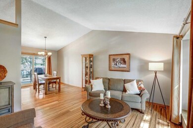 Vaulted ceiling, fresh paint, bamboo flooring, ple