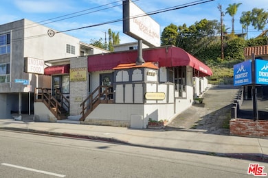 8404 Pershing Dr, Los Angeles, CA 90293 - photo 3