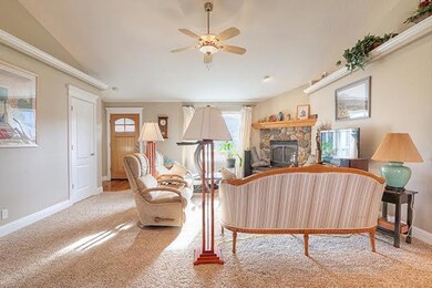 1040 SE Jerrine St, Grants Pass, OR 97527 - photo 2