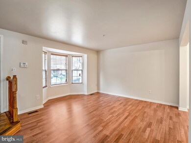 811 Reedworth Ct, Capitol Heights, MD 20743 - photo 5