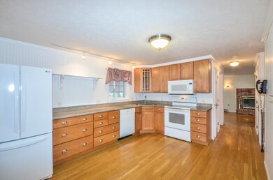 245 Hoyt St, Manchester, NH 03103 - photo 2