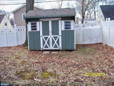 837 Bobwhite Ln, Secane, PA 19018 - photo 4