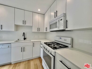 1728 El Cerrito Place unit 4, Los Angeles, CA 90028 - photo 2