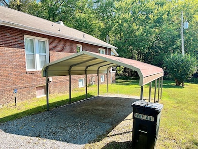 1011 Dunlap St, Paris, TN 38242 - photo 4