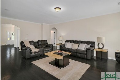 Large Great room with open feel to the entry and d