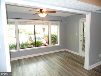 2224 Hunters Run Dr, Reston, VA 20191 - photo 6