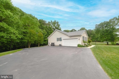 15930 Pointe Meadow Ct, Brandywine, MD 20613 - photo 3