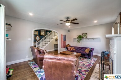 530 E Pine St, Seguin, TX 78155 - photo 7