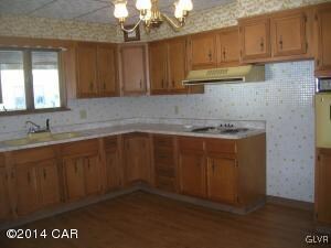 268 E Ridge St, Coaldale, PA 18218 - photo 2