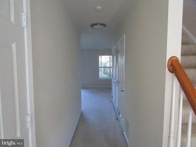 13422 Burrough Farm Dr, Herndon, VA 20171 - photo 3