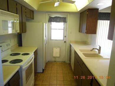 3548 W Hearn Road 009