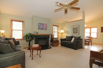 434 Oakwood Dr, Oregon, WI 53575 - photo 3