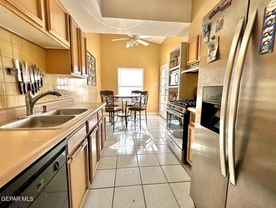 360 Barrel Cactus Dr, Horizon City, TX 79928 - photo 5