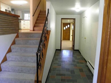 Entry/Foyer.