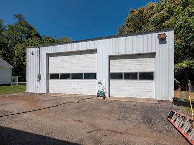 55622 Red Arrow Hwy-145