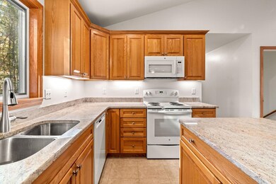 13 Birch Ln, Pelham, NH 03076 - photo 3