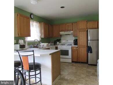 411 Carpenter Cir, Brookhaven, PA 19015 - photo 5