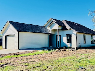 241 19th St, Hempstead, TX 77445 - photo 2