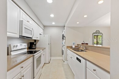 124 N Sea Pines Dr unit 584, Hilton Head Island, SC 29928 - photo 7