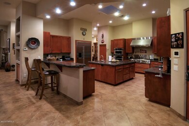 GOURMET ISLAND KITCHEN