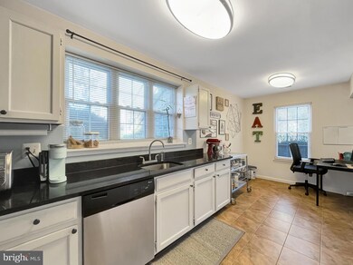 16206 Taconic Cir, Dumfries, VA 22025 - photo 3