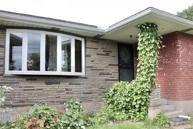 136 Fleetwood Ave, Albany, NY 12209 - photo 4