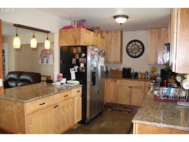 723 E 19th St, the Dalles, OR 97058 - photo 6