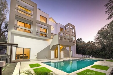 22139 Mulholland Dr, Woodland Hills, CA 91364 - photo 2