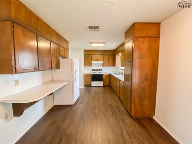 1305 Hunt St, Wichita Falls, TX 76302 - photo 4