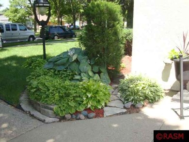 1719 N Broad St, Mankato, MN 56001 - photo 2