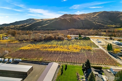 3765 Iroquois Ln, Wenatchee, WA 98801 - photo 2