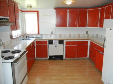 811 Constitution Dr unit 829, Allentown, PA 18103 - photo 6